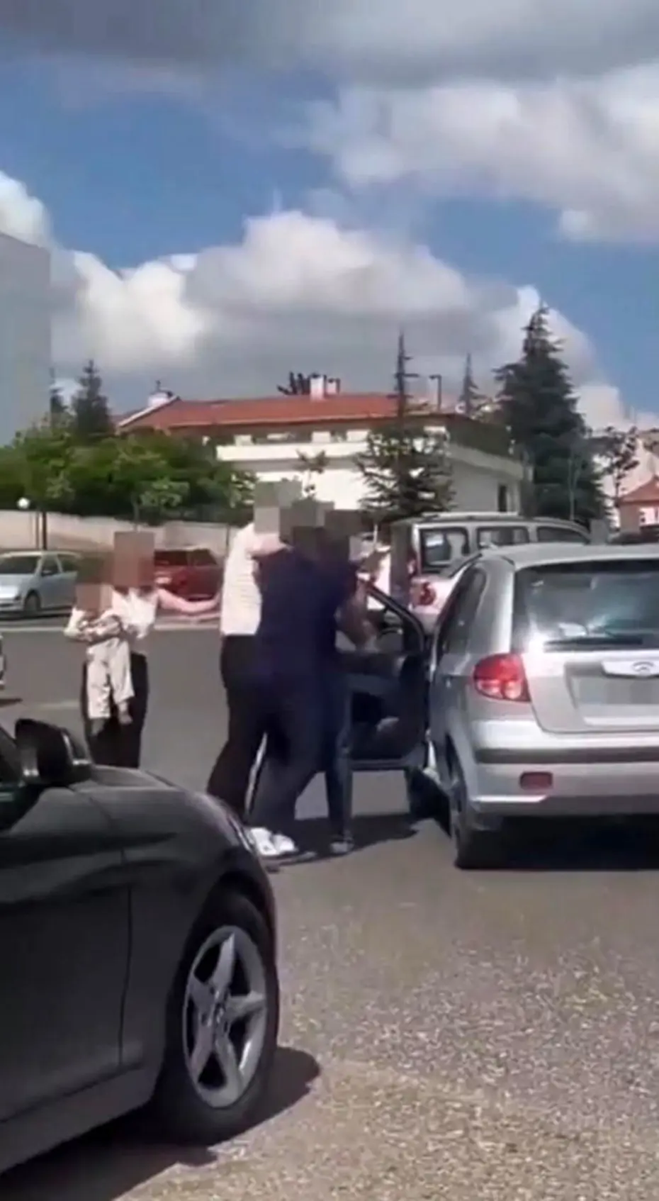 Aracından inerek sürücüye saldıran şahsa 180 bin TL ceza
