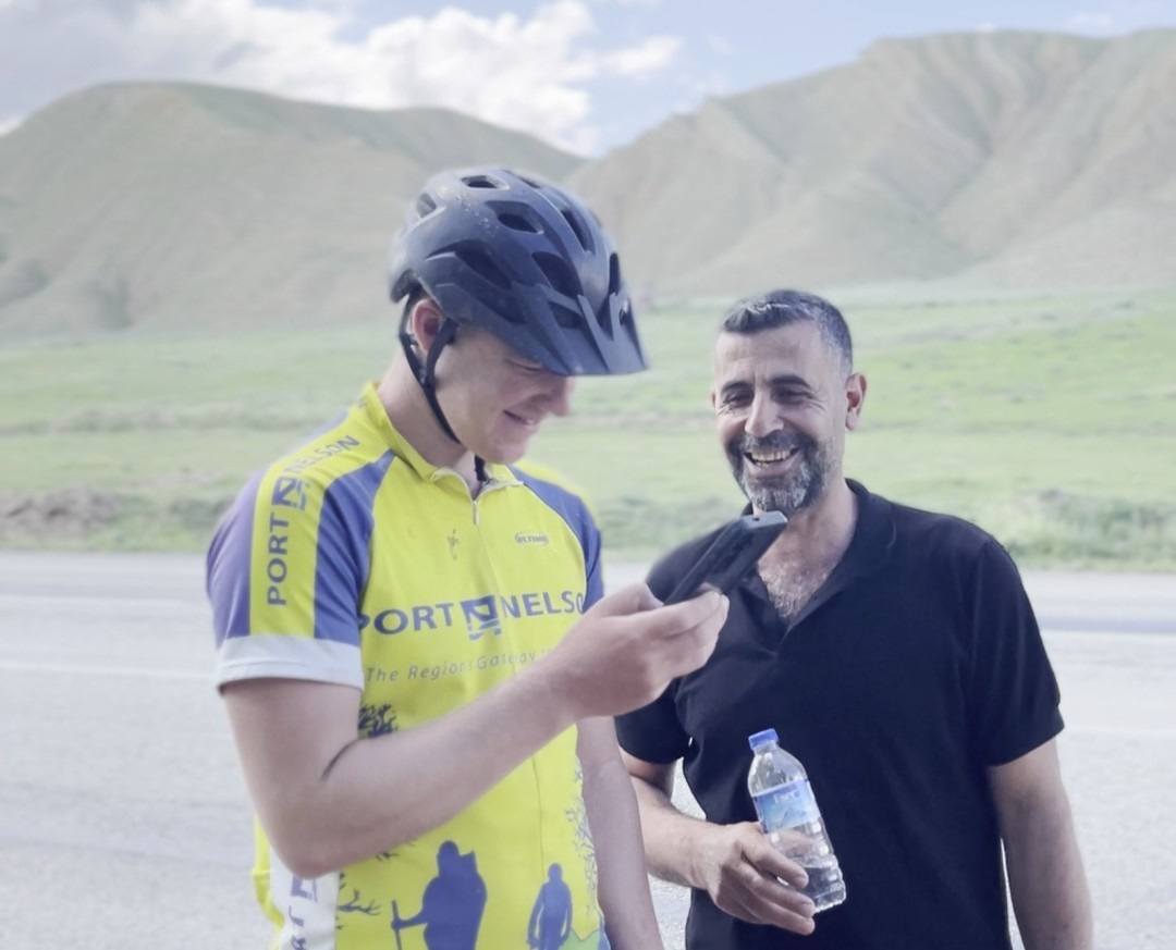 Erzurum'da gülümseten karşılaşma: Erzurum yolunda İngiliz turiste Şenkaya misafirperverliği