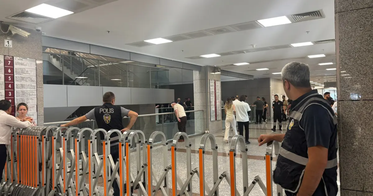 İstanbul Adalet Sarayı'nda intihar. Tutuklama talep edilince kendini aşağı bıraktı