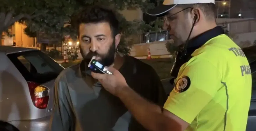 Trafikte denetime takıldı. Alkol çıkmayınca sevinçten yerinde duramadı 