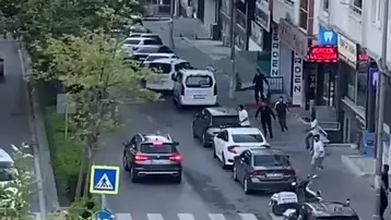 Emlakçıda başlayan tartışma sokakta bıçaklı kovalamacaya döndü