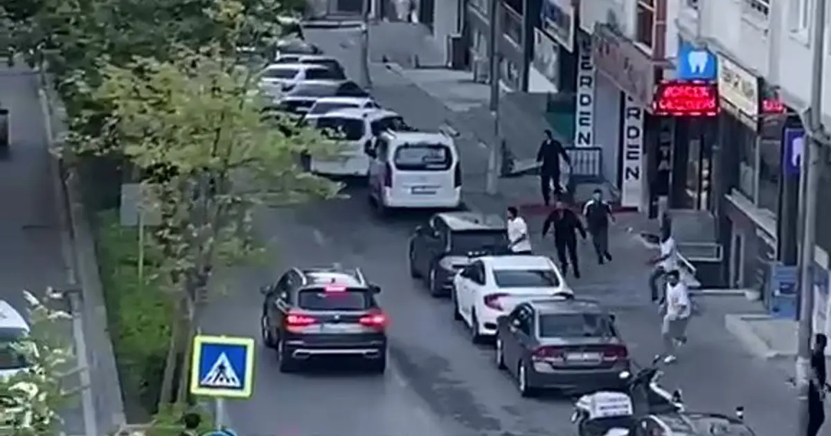 Emlakçıda başlayan tartışma sokakta bıçaklı kovalamacaya döndü