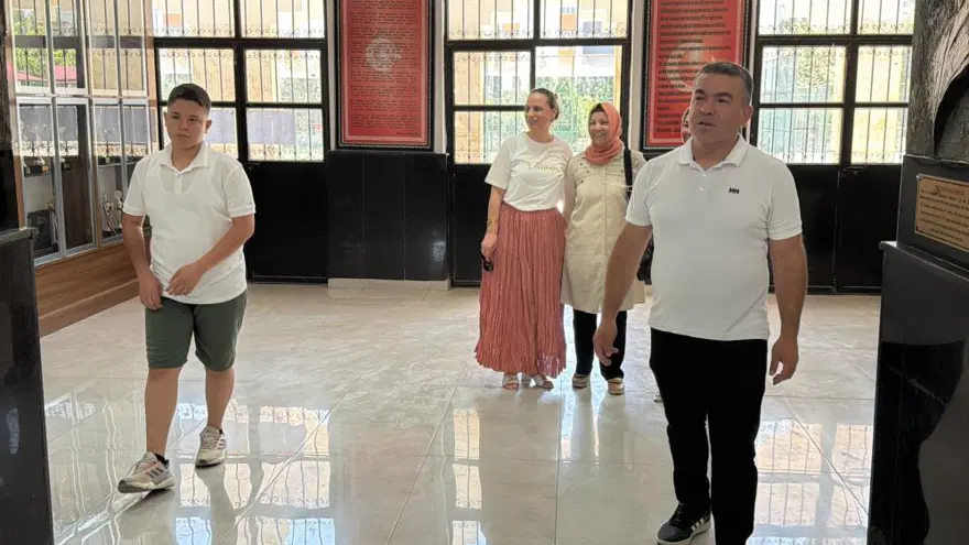 "ÇOK MUTLUYUZ" 2