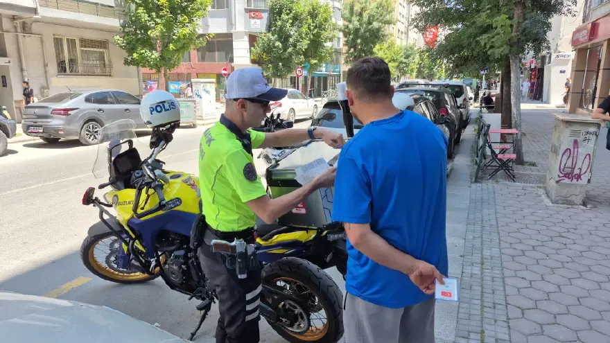 MOTOSİKLETİ BAĞLANDI, EHLİYETİNE EL KONULDU 1