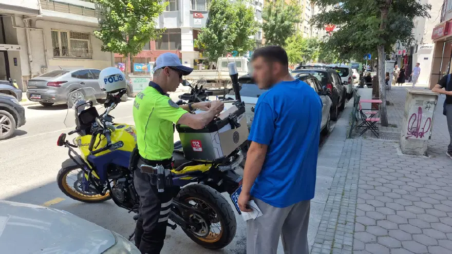 Ehliyetine el kondu, polise öfke kustu: "Şimdi kırdıracaksın bana" 