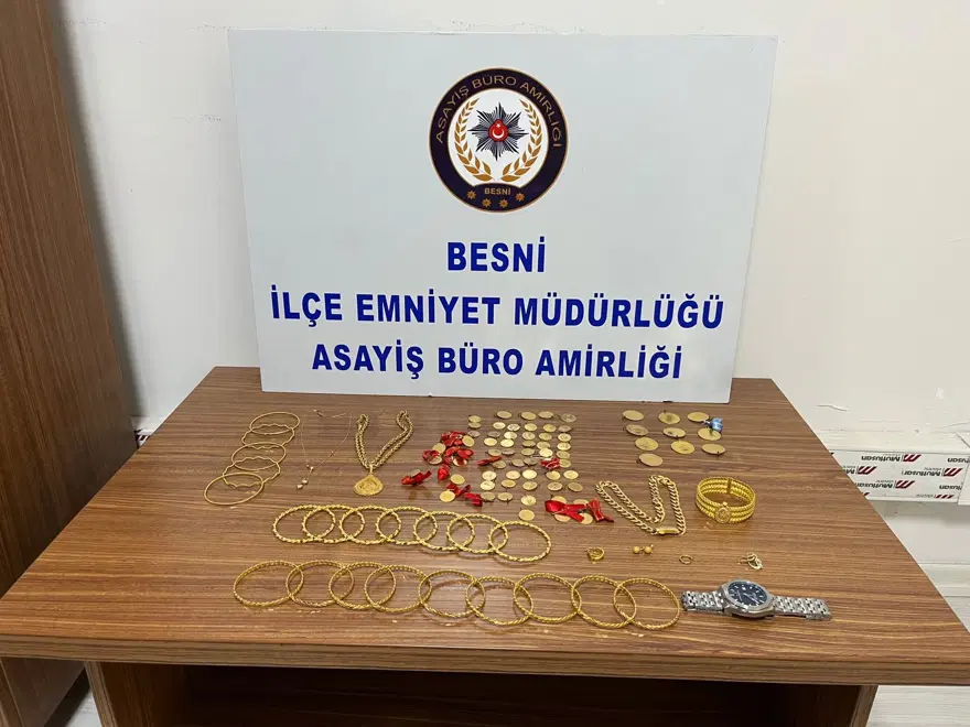 Apartmanın önünde servet buldu, polise teslim etti 1