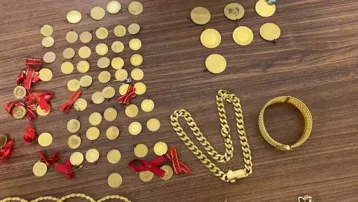 Apartmanın önünde servet buldu, polise teslim etti