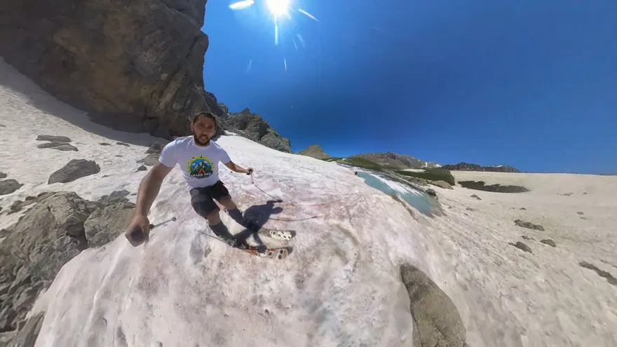 Yılın on iki ayı buzla kaplı. Temmuz ayında kayak yaptılar 