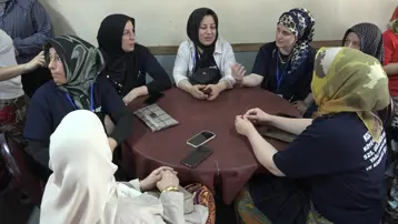 Akşama kadar bu köye erkek girmesi tamamen yasak. 525 yıllık gelenekte yönetim kadınlara geçti