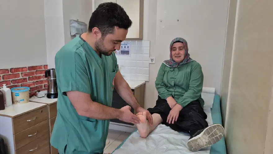 51 yıl sonra ilk kez ayakkabı giydi. Herkes "sakat kalırsın" diyerek geri çevirmişti 3 51 yıl sonra ilk kez ayakkabı giydi. Herkes "sakat kalırsın" diyerek geri çevirmişti 3