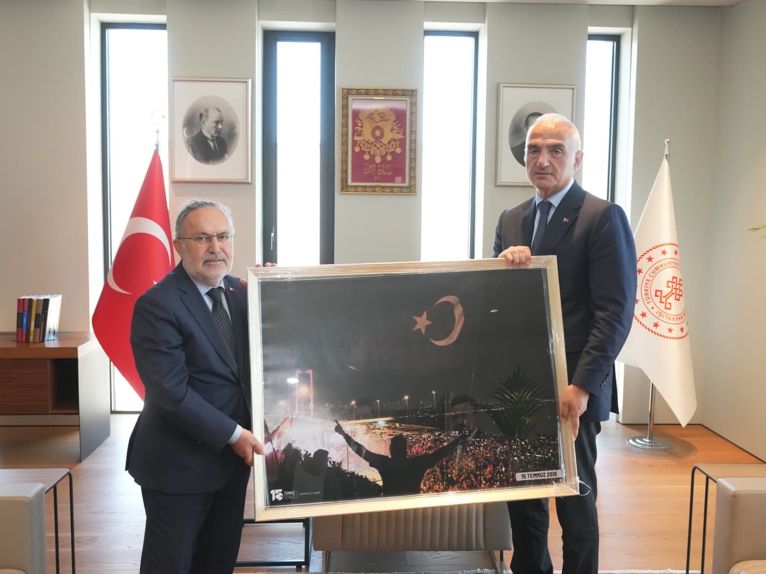 Bakan Ersoy 15 Temmuz Derneği heyetini ağırladı