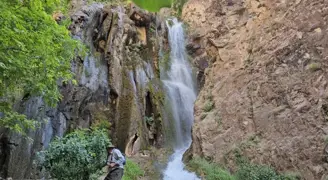20 metre yükseklikten dökülüyor