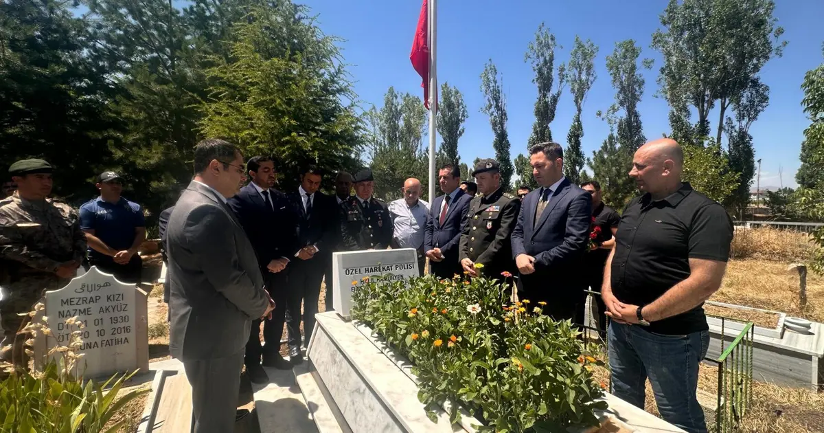 15 Temmuz şehidi Van'daki mezarı başında anıldı