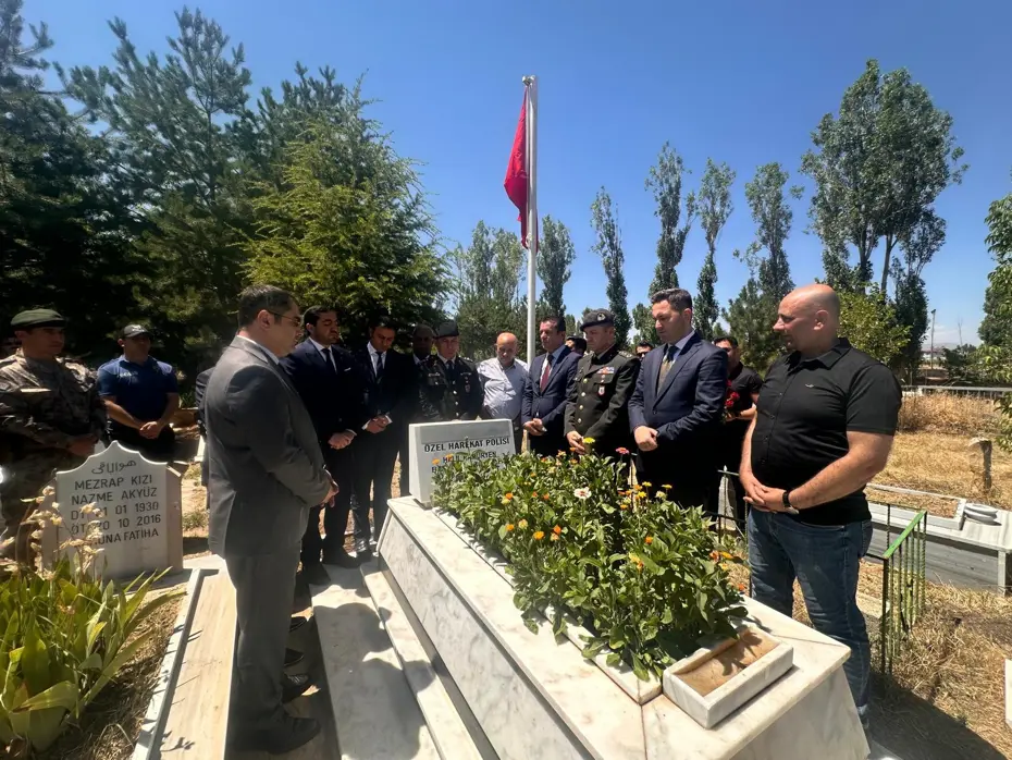 15 Temmuz şehidi Van'daki mezarı başında anıldı