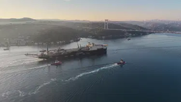 Dev gemi İstanbul Boğazı'ndan geçti