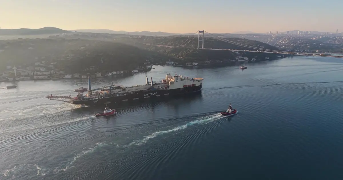Boğaz dev geminin geçişi için kapatıldı