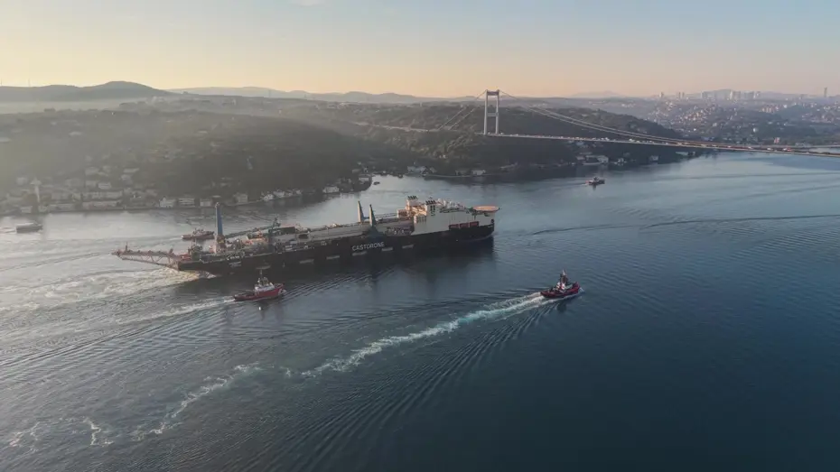 Boğaz dev geminin geçişi için kapatıldı