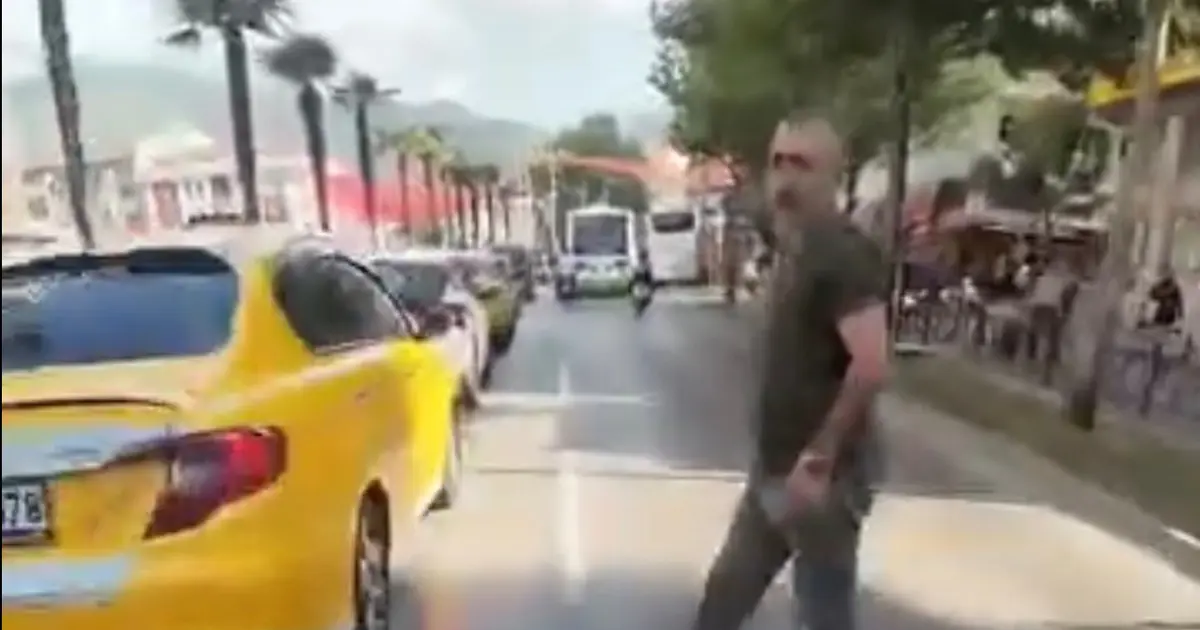 Kör noktada kalan yayaya motosiklet çarptı