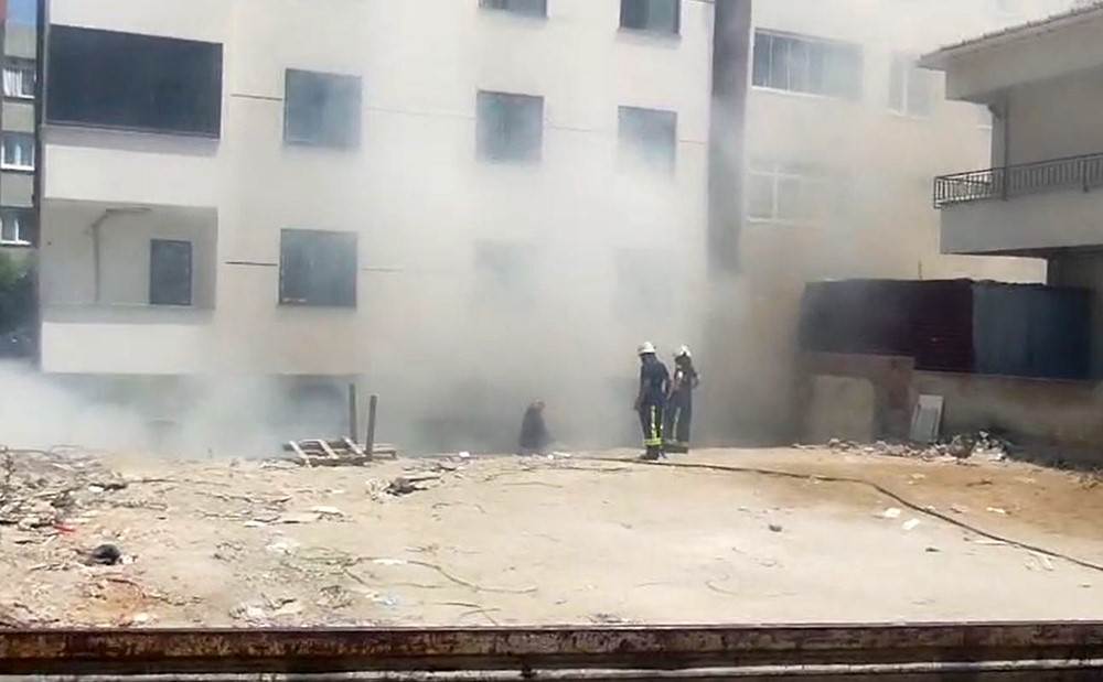 Avcılar'da metruk binada yakılan ateş yangına dönüştü
