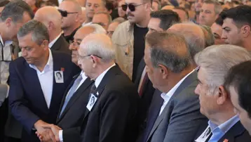 Kılıçdaroğlu ve Özel cenazede yan yana