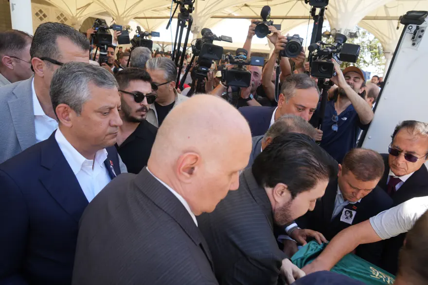 Kılıçdaroğlu ve Özel cenazede yan yana 3