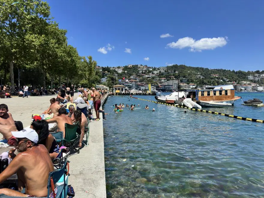 İstanbul'da sıcak hava bunalttı: "Sucuk gibi kavruluyoruz" 1 İstanbul'da sıcak hava bunalttı: "Sucuk gibi kavruluyoruz" 1