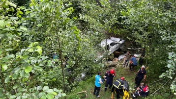 Trabzon'da kamyonet fındık bahçesine yuvarlandı. 1 kişi hayatını kaybetti, 5 kişi yaralandı