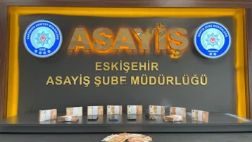 Kendilerini polis olarak tanıtıp 61 bin euro dolandırdılar