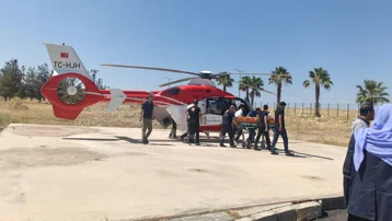 Ağır yaralı sürücü, ambulans helikopterle hastaneye sevk edildi