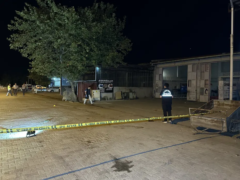 Uşak’ta iki esnaf arasındaki tartışma silahlı kavgaya dönüştü. 13 kişi yaralandı