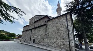 534 yıldır ayakta. Kıblesi milim şaşmıyor