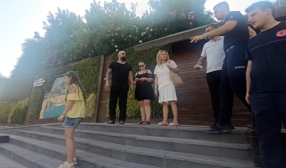Asansörde korku dolu anlar. Yarım saat boyunca kurtarılmayı beklediler