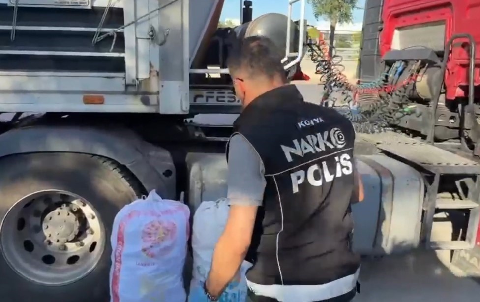 Konya'da iki operasyonda 98 bin sentetik hap ele geçirildi
