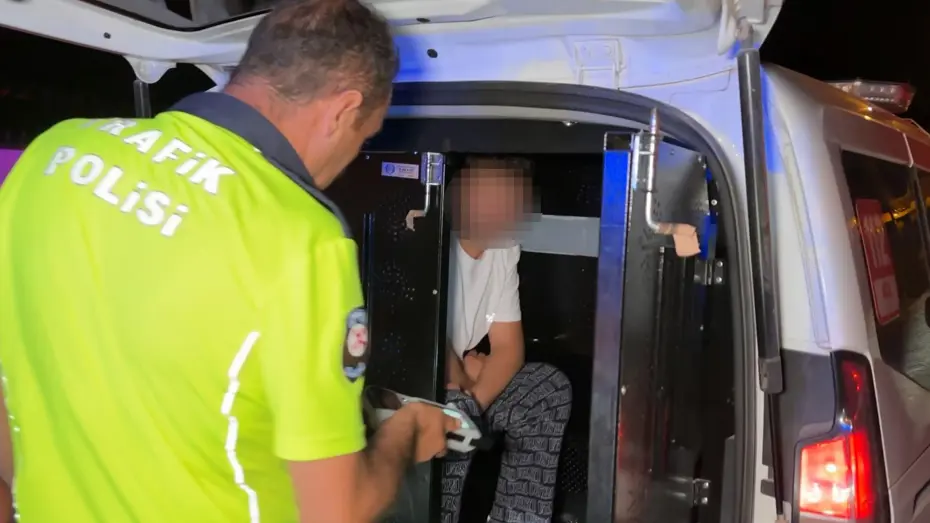 Polisin ehliyet ve kimlik istediği alkollü sürücü, 