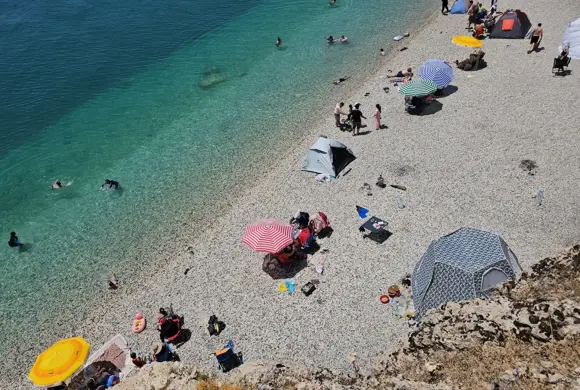 Plajlar Ege'yi aratmıyor. Serinlemek isteyen oraya koşuyor