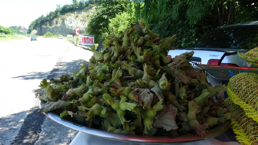 150 TL'den satılıyordu, bu yıl 200 TL. Yol kenarı tezgahlarında satışta 3