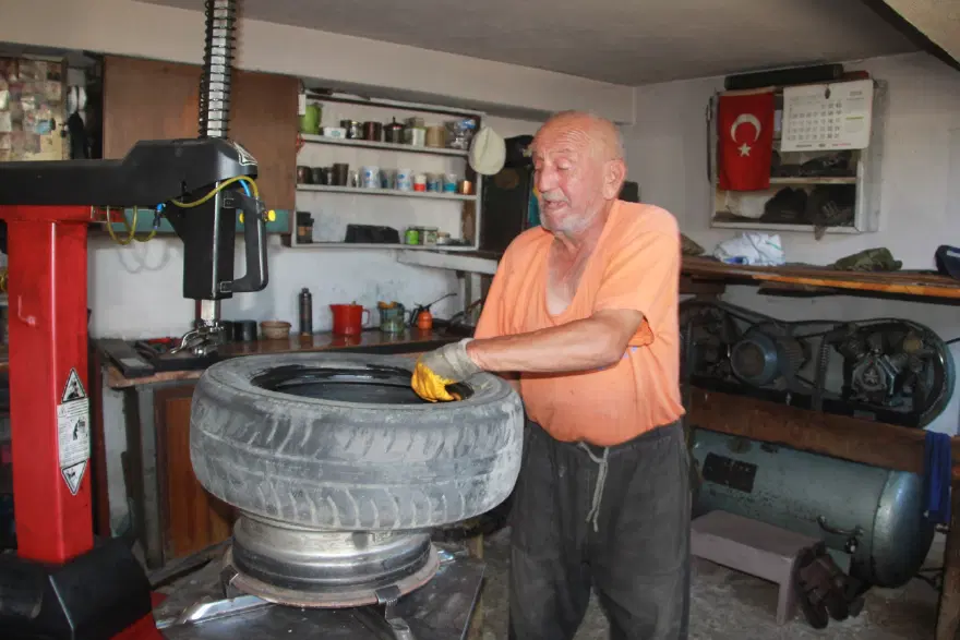 "Bedava veriyorum desem yine istemiyorlar" Hasan amca 55 yılını bu işe verdi, şimdi çalışan bulamıyor 1 "Bedava veriyorum desem yine istemiyorlar" Hasan amca 55 yılını bu işe verdi, şimdi çalışan bulamıyor 1
