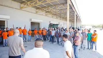 Mesai saatlerine sıcak hava düzenlemesi. Öğlen 14.00'te paydos edecekler