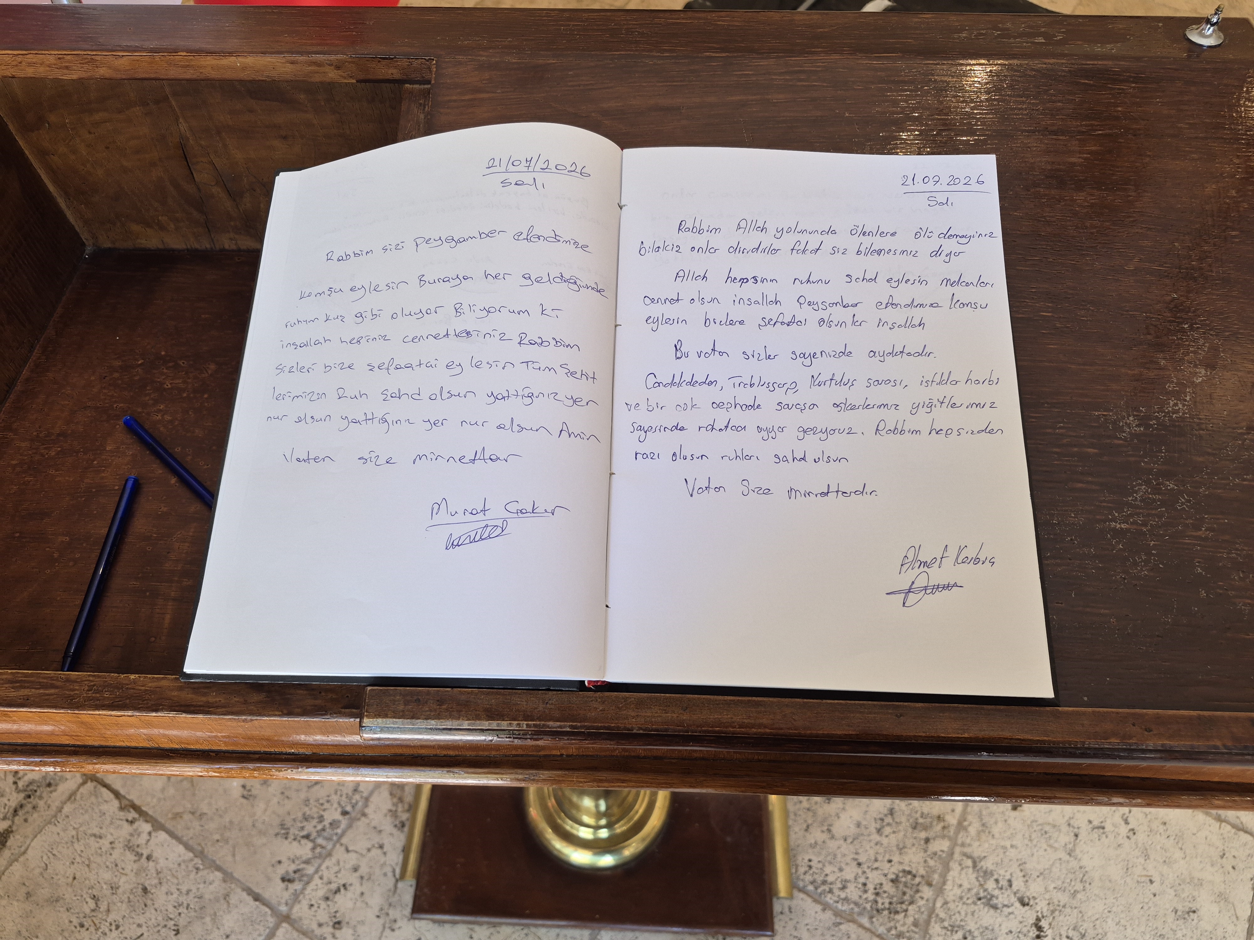 Anı defterine yazılanlar duygulandırdı. "Seni rüyamda bile göremiyorum"