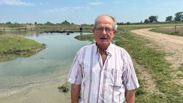 50 yıldır bu işi yapıyor. "Stres verimi düşürüyor, köyde 90 liraya satıyoruz"
