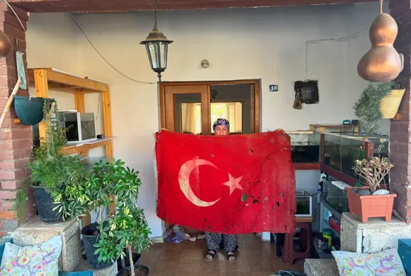 Kıbrıs Barış Harekâtı'ndaki bayrak Türkiye’ye getiriliyor