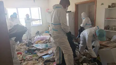 Bursa'da bir evden 28 ton çöp çıktı