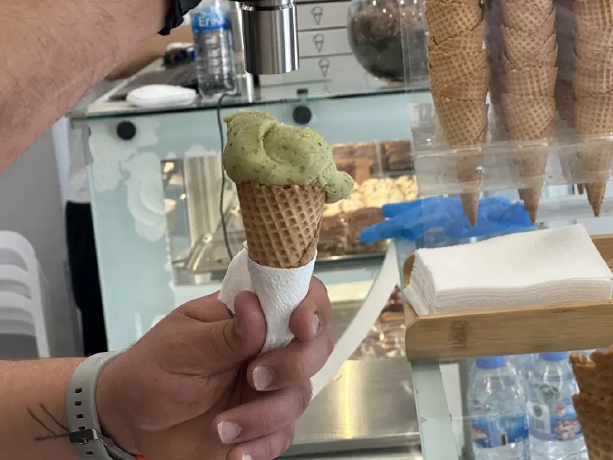 DONDURMA TUZLA SERVİS EDİLİYOR 1 DONDURMA TUZLA SERVİS EDİLİYOR 1