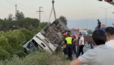 Samsun’da özel halk otobüsü devrildi. 21 kişi yaralandıSamsun’un Çarşamba ilçesinde özel halk otobüsünün yoldan çıkarak devrilmesi sonucu 21 kişi yaralandı.