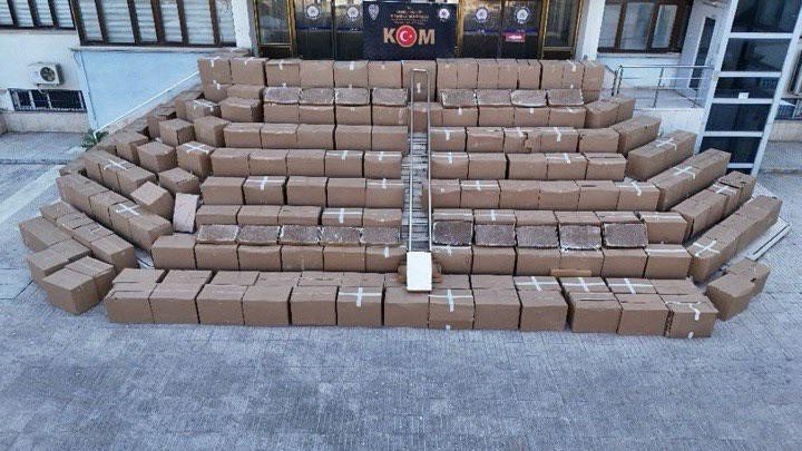 5 milyon kaçak sigarayı izolasyon malzemelerinin arasına sakladılar