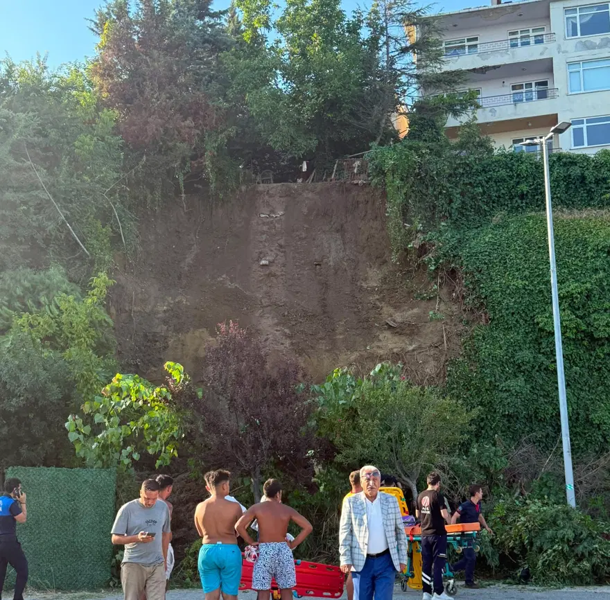 Büyükçekmece'de toprak kayması. İstanbul Valiliği'nden açıklama 
