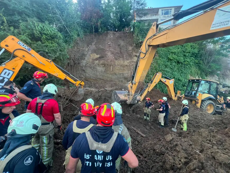 Büyükçekmece'de toprak kayması. İstanbul Valiliği'nden açıklama 3