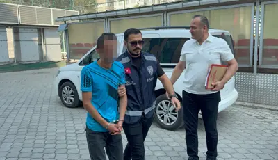 Kumsalda güneşlenen kadına cinsel taciz iddiası. Şahıs gözaltına alındıSamsun'un Atakum ilçesinde sahilde güneşlenen genç kadına yönelik cinsel tacizde bulunduğu iddia edilen şahıs, polis ekiplerince gözaltına alındı.