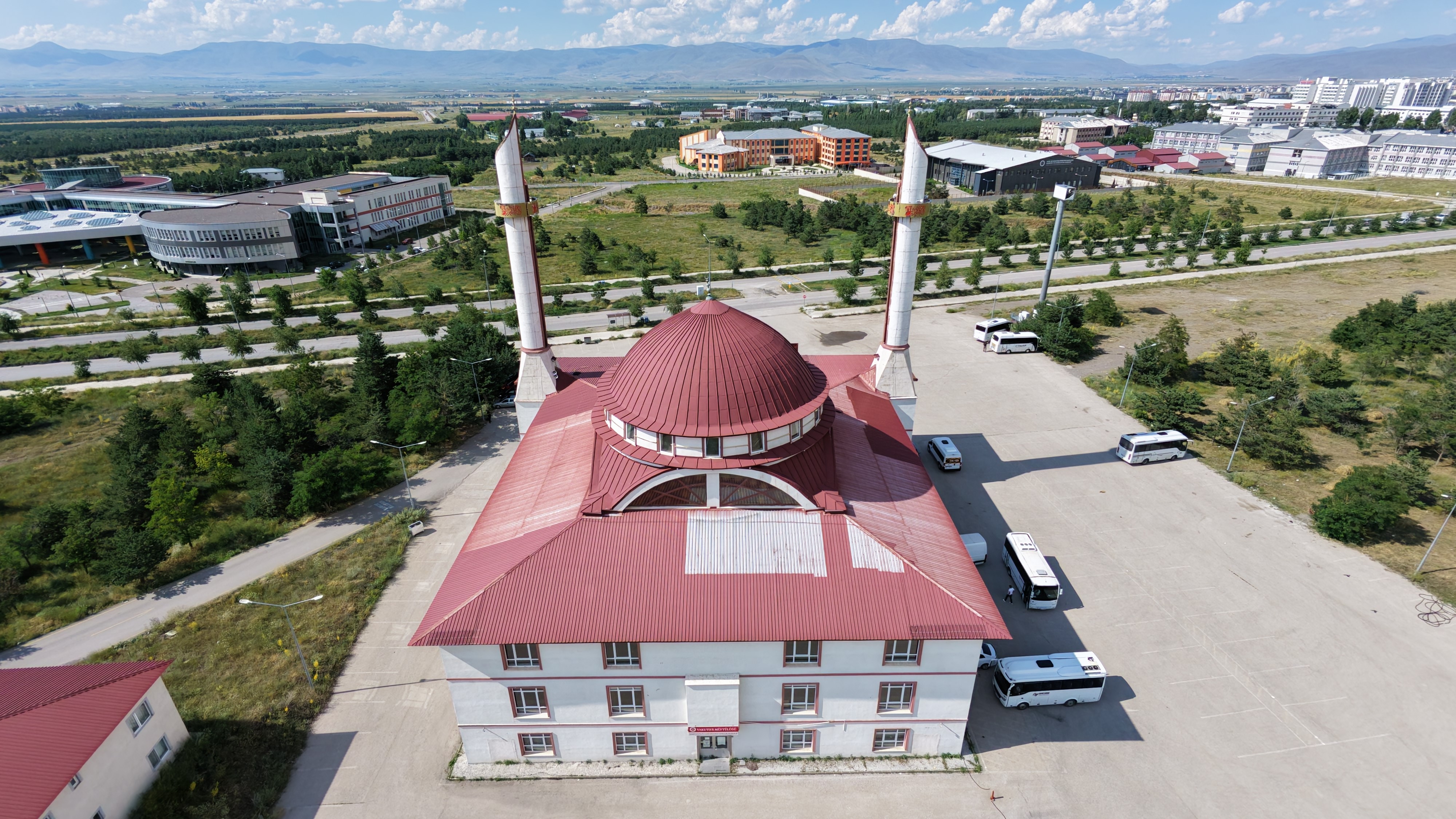 Görenler minare olduğuna inanamıyor. Kalem Camii ezber bozuyor