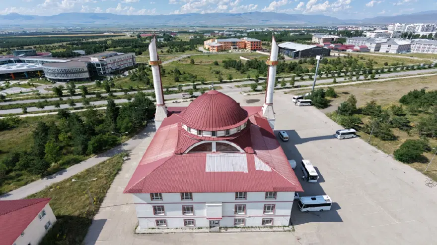 Görenler minare olduğuna inanamıyor. Kalem Camii ezber bozuyor 